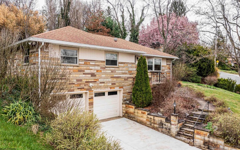 1372 Anderson Avenue, Morgantown, West Virginia 26505, 3 Bedrooms Bedrooms, 10 Rooms Rooms,3 BathroomsBathrooms,Single Family Detached,For Sale,Anderson,10158711