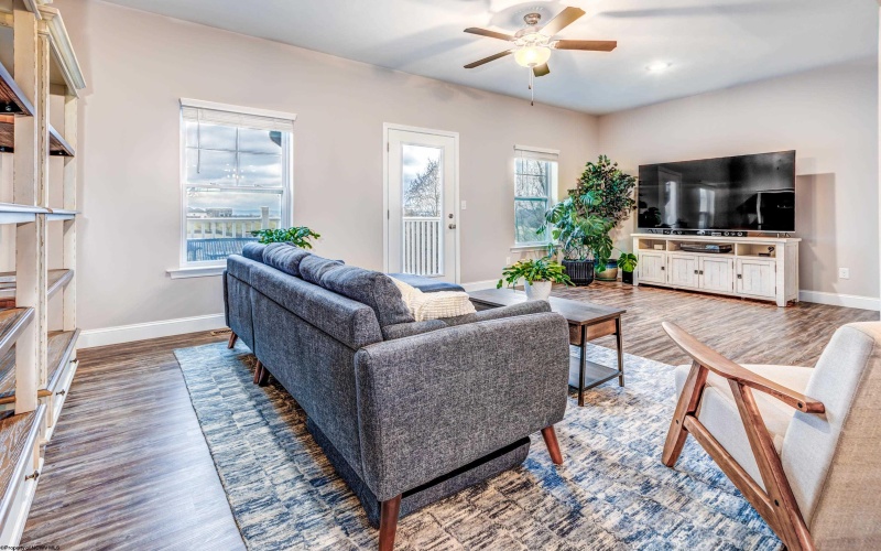 116 Red Oak Lane, Morgantown, West Virginia 26501, 3 Bedrooms Bedrooms, 7 Rooms Rooms,2 BathroomsBathrooms,Single Family Attached,For Sale,Red Oak,10158752