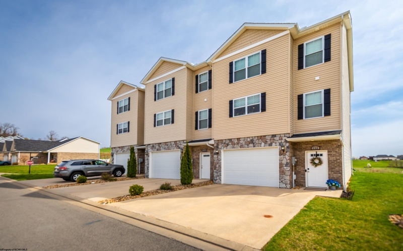 116 Red Oak Lane, Morgantown, West Virginia 26501, 3 Bedrooms Bedrooms, 7 Rooms Rooms,2 BathroomsBathrooms,Single Family Attached,For Sale,Red Oak,10158752