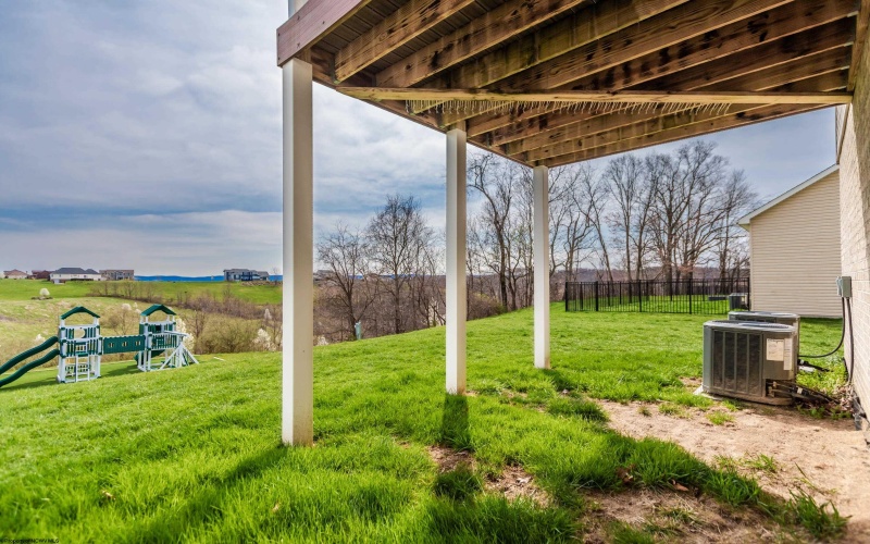 116 Red Oak Lane, Morgantown, West Virginia 26501, 3 Bedrooms Bedrooms, 7 Rooms Rooms,2 BathroomsBathrooms,Single Family Attached,For Sale,Red Oak,10158752