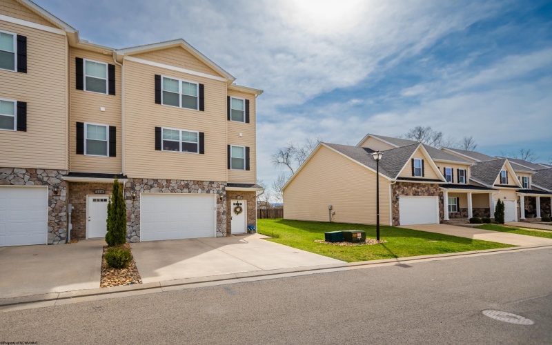 116 Red Oak Lane, Morgantown, West Virginia 26501, 3 Bedrooms Bedrooms, 7 Rooms Rooms,2 BathroomsBathrooms,Single Family Attached,For Sale,Red Oak,10158752