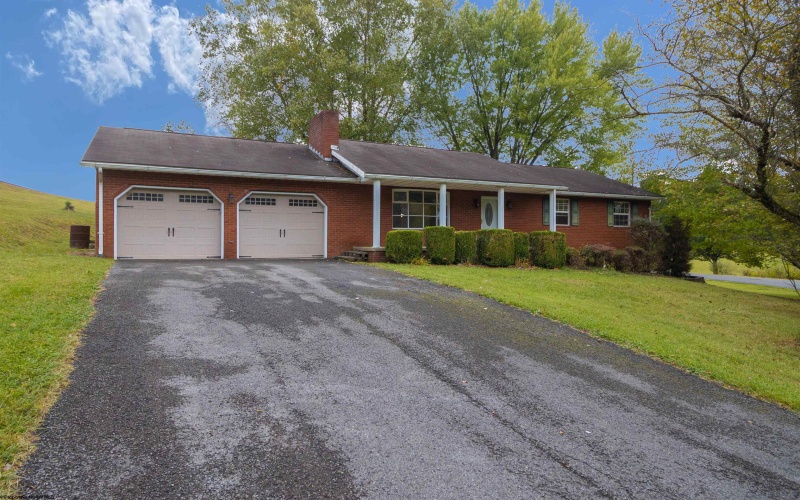 1050 Grandview Drive, Fairmont, West Virginia 26554, 3 Bedrooms Bedrooms, 6 Rooms Rooms,2 BathroomsBathrooms,Single Family Detached,For Sale,Grandview,10158749
