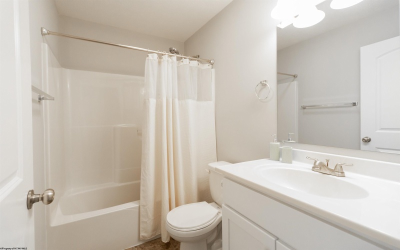 204 Mimosa Lane, Bridgeport, West Virginia 26330, 4 Bedrooms Bedrooms, 8 Rooms Rooms,3 BathroomsBathrooms,Single Family Attached,For Sale,Mimosa,10158764