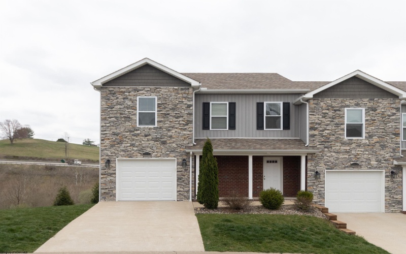 204 Mimosa Lane, Bridgeport, West Virginia 26330, 4 Bedrooms Bedrooms, 8 Rooms Rooms,3 BathroomsBathrooms,Single Family Attached,For Sale,Mimosa,10158764