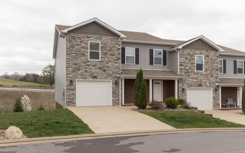 204 Mimosa Lane, Bridgeport, West Virginia 26330, 4 Bedrooms Bedrooms, 8 Rooms Rooms,3 BathroomsBathrooms,Single Family Attached,For Sale,Mimosa,10158764