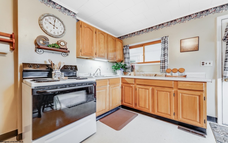 910 Keisterville Road, Keisterville, Pennsylvania 15449, 3 Bedrooms Bedrooms, 6 Rooms Rooms,1 BathroomBathrooms,Single Family Detached,For Sale,Keisterville,10158766
