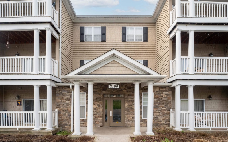 2117 Suncrest Village Drive, Morgantown, West Virginia 26505, 2 Bedrooms Bedrooms, 4 Rooms Rooms,2 BathroomsBathrooms,Single Family Attached,For Sale,Suncrest Village,10158782