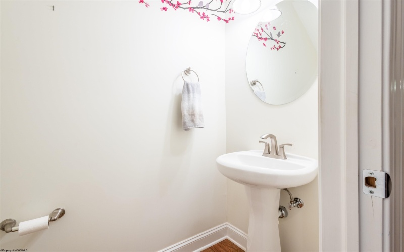24 Fairway Drive, Mount Clare, West Virginia 26408, 3 Bedrooms Bedrooms, 5 Rooms Rooms,2 BathroomsBathrooms,Single Family Attached,For Sale,Fairway,10158791