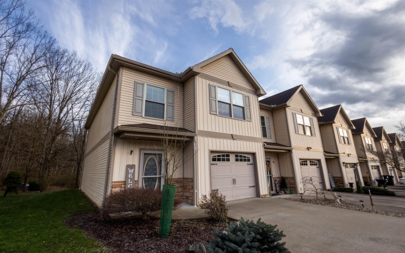 24 Fairway Drive, Mount Clare, West Virginia 26408, 3 Bedrooms Bedrooms, 5 Rooms Rooms,2 BathroomsBathrooms,Single Family Attached,For Sale,Fairway,10158791