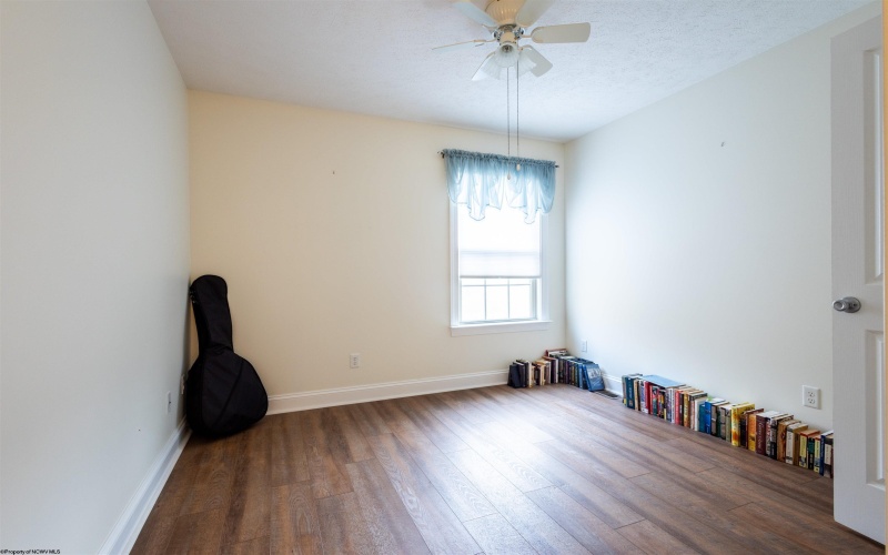 24 Fairway Drive, Mount Clare, West Virginia 26408, 3 Bedrooms Bedrooms, 5 Rooms Rooms,2 BathroomsBathrooms,Single Family Attached,For Sale,Fairway,10158791