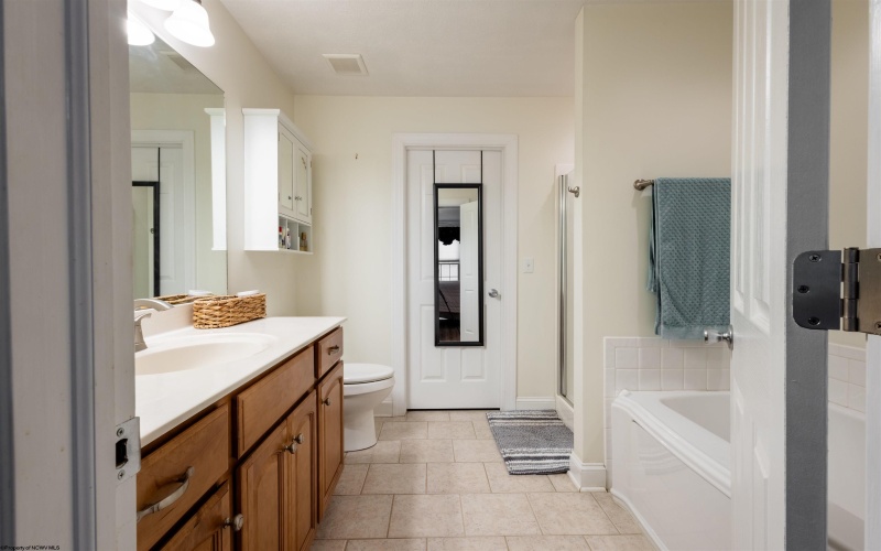 24 Fairway Drive, Mount Clare, West Virginia 26408, 3 Bedrooms Bedrooms, 5 Rooms Rooms,2 BathroomsBathrooms,Single Family Attached,For Sale,Fairway,10158791