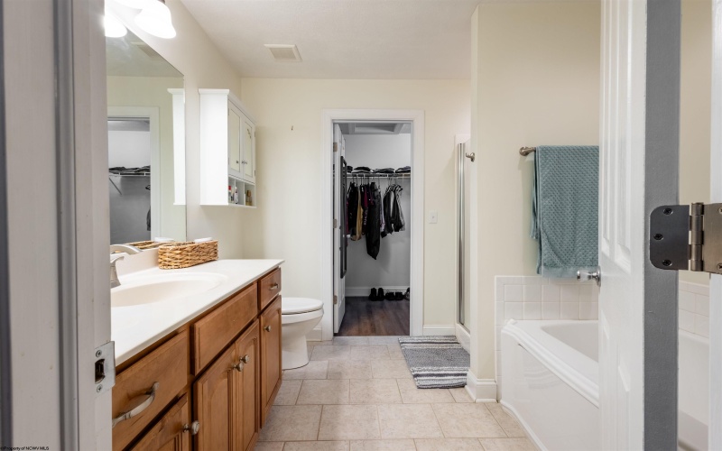 24 Fairway Drive, Mount Clare, West Virginia 26408, 3 Bedrooms Bedrooms, 5 Rooms Rooms,2 BathroomsBathrooms,Single Family Attached,For Sale,Fairway,10158791