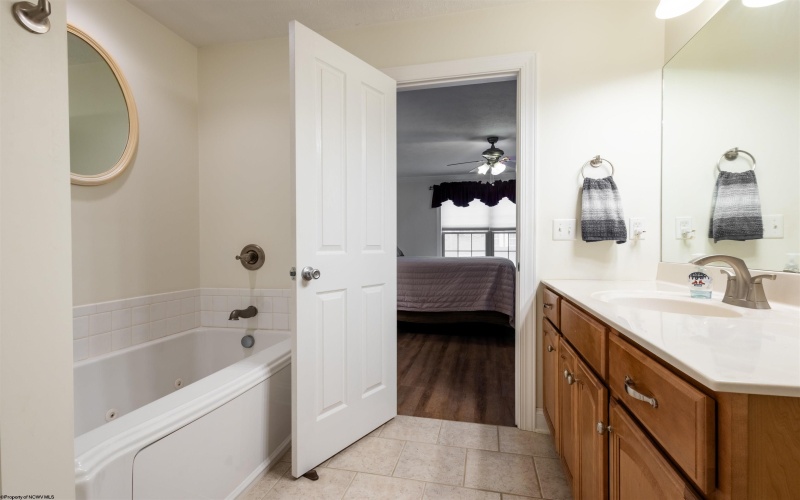 24 Fairway Drive, Mount Clare, West Virginia 26408, 3 Bedrooms Bedrooms, 5 Rooms Rooms,2 BathroomsBathrooms,Single Family Attached,For Sale,Fairway,10158791