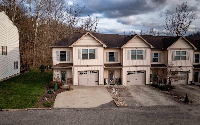 24 Fairway Drive, Mount Clare, West Virginia 26408, 3 Bedrooms Bedrooms, 5 Rooms Rooms,2 BathroomsBathrooms,Single Family Attached,For Sale,Fairway,10158791