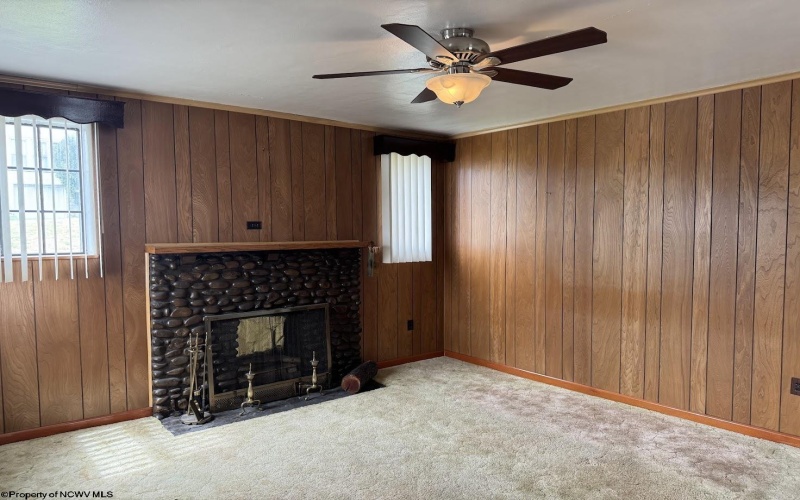 550 Carter Street, Fairmont, West Virginia 26554, 3 Bedrooms Bedrooms, 7 Rooms Rooms,1 BathroomBathrooms,Single Family Detached,For Sale,Carter,10158804
