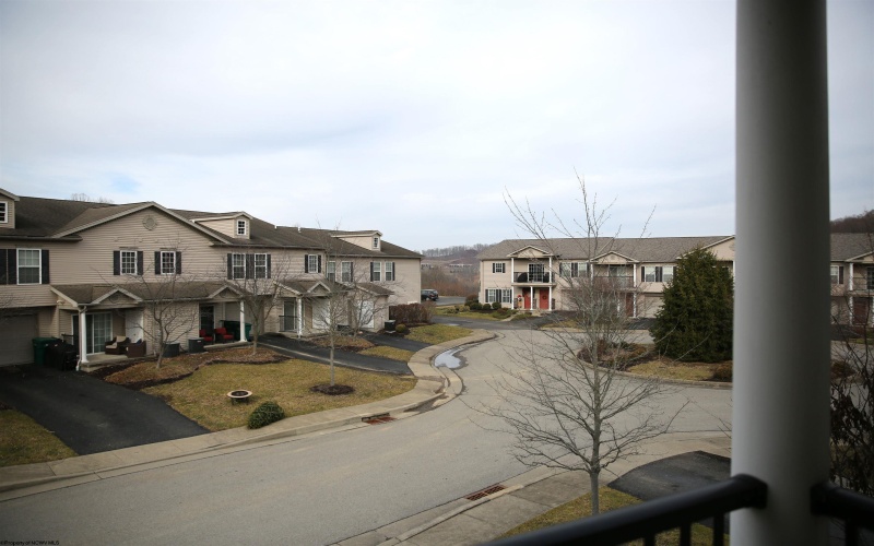 114 Barrington Court, Bridgeport, West Virginia 26330, 3 Bedrooms Bedrooms, 6 Rooms Rooms,2 BathroomsBathrooms,Single Family Attached,For Sale,Barrington,10158823