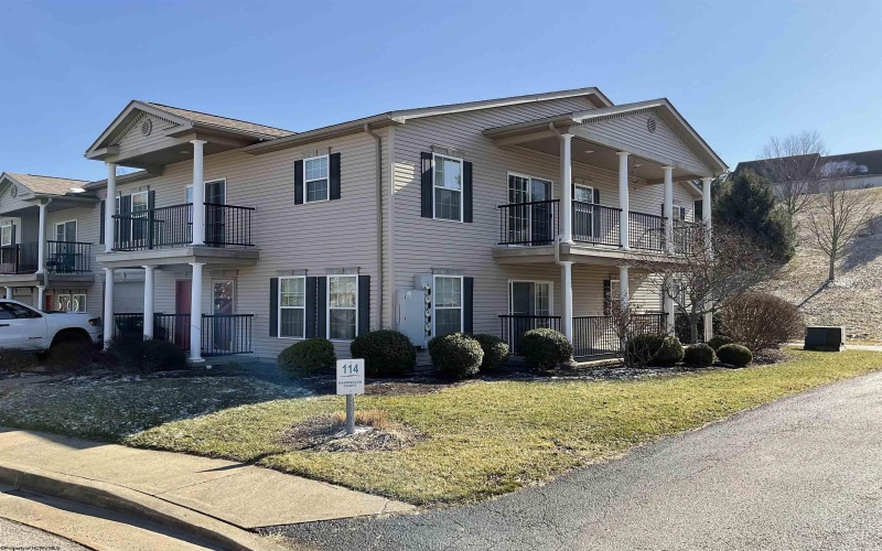 114 Barrington Court, Bridgeport, West Virginia 26330, 3 Bedrooms Bedrooms, 6 Rooms Rooms,2 BathroomsBathrooms,Single Family Attached,For Sale,Barrington,10158823