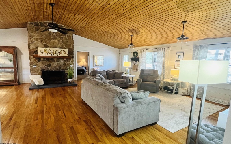 78 Briarcliff Drive, Kingwood, West Virginia 26537, 3 Bedrooms Bedrooms, 7 Rooms Rooms,2 BathroomsBathrooms,Single Family Detached,For Sale,Briarcliff,10158829