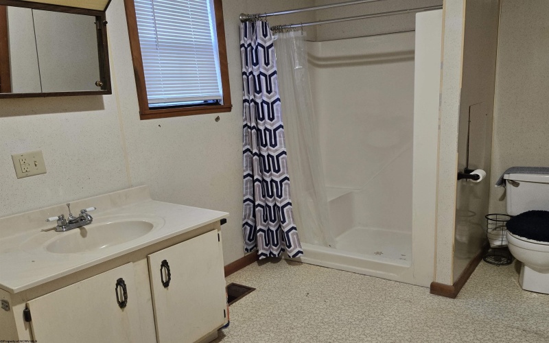 715 Michigan Avenue, Nutter Fort, West Virginia 26301, 2 Bedrooms Bedrooms, 5 Rooms Rooms,1 BathroomBathrooms,Single Family Detached,For Sale,Michigan,10158860