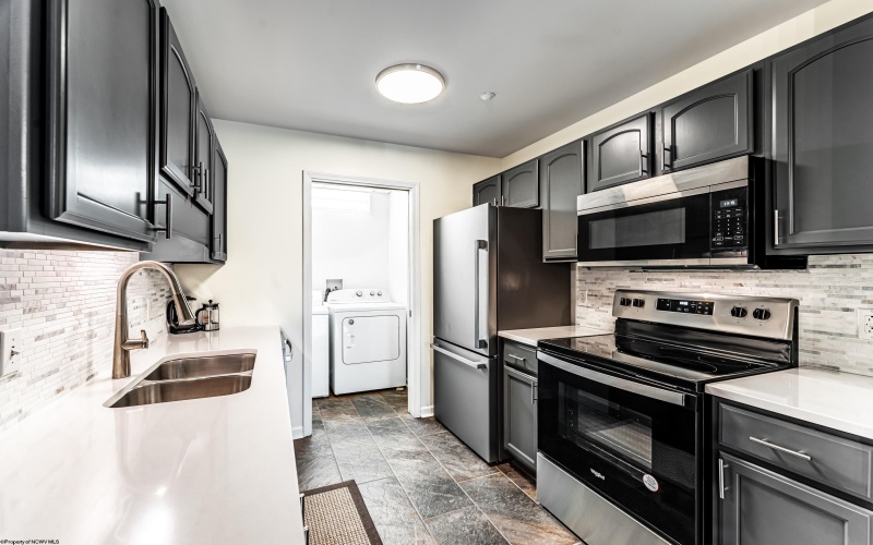 1117-207 University Avenue, Morgantown, West Virginia 26505, 2 Bedrooms Bedrooms, 5 Rooms Rooms,2 BathroomsBathrooms,Single Family Attached,For Sale,University,10158881