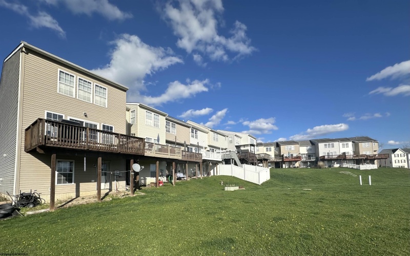 187 Birds Eye View Drive, Morgantown, West Virginia 26501, 3 Bedrooms Bedrooms, 8 Rooms Rooms,2 BathroomsBathrooms,Single Family Attached,For Sale,Birds Eye View,10158892