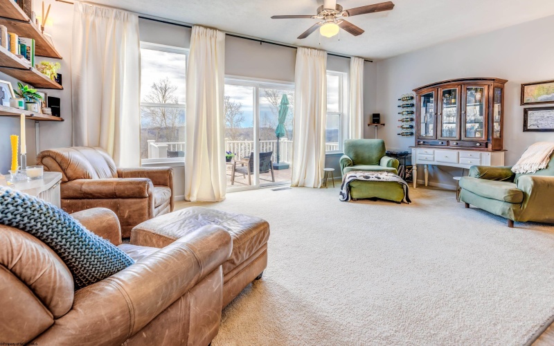 131 Woodside Drive, Morgantown, West Virginia 26508, 3 Bedrooms Bedrooms, 7 Rooms Rooms,2 BathroomsBathrooms,Single Family Attached,For Sale,Woodside,10158893