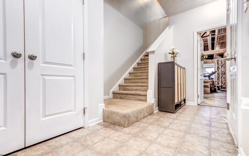 131 Woodside Drive, Morgantown, West Virginia 26508, 3 Bedrooms Bedrooms, 7 Rooms Rooms,2 BathroomsBathrooms,Single Family Attached,For Sale,Woodside,10158893