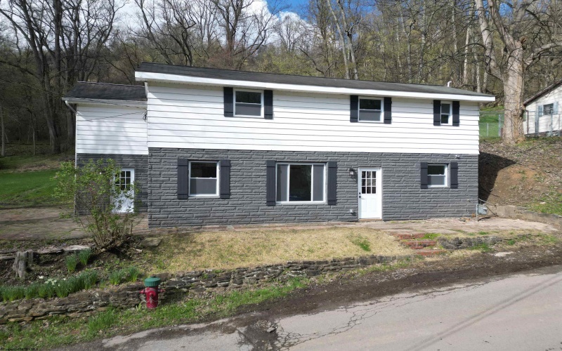 145 Winding Way, Clarksburg, West Virginia 26301, 4 Bedrooms Bedrooms, 7 Rooms Rooms,2 BathroomsBathrooms,Single Family Detached,For Sale,Winding,10158871