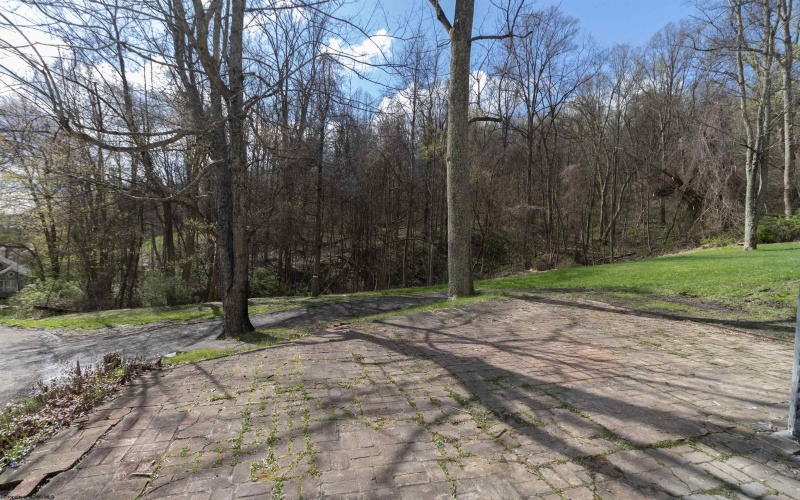 145 Winding Way, Clarksburg, West Virginia 26301, 4 Bedrooms Bedrooms, 7 Rooms Rooms,2 BathroomsBathrooms,Single Family Detached,For Sale,Winding,10158871