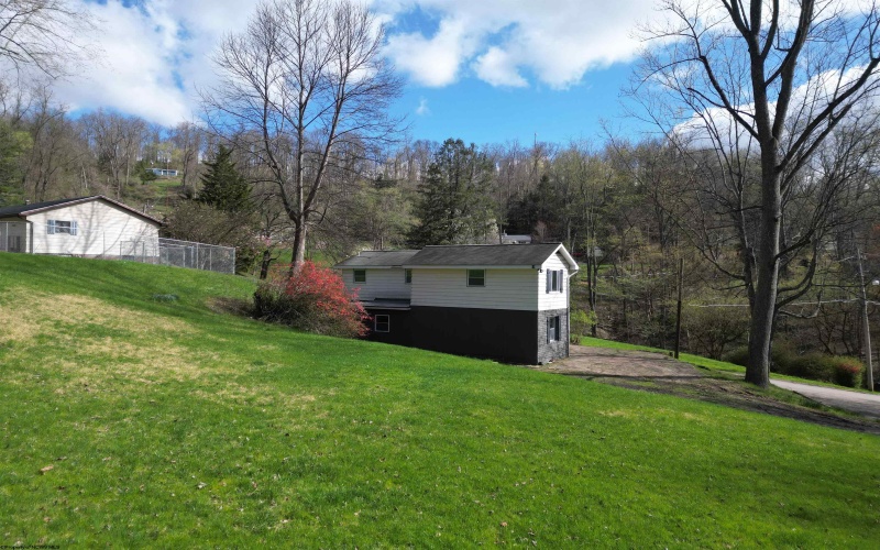 145 Winding Way, Clarksburg, West Virginia 26301, 4 Bedrooms Bedrooms, 7 Rooms Rooms,2 BathroomsBathrooms,Single Family Detached,For Sale,Winding,10158871