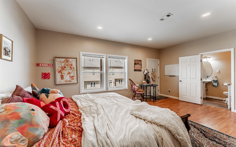 3901 Sun Way, Morgantown, West Virginia 26505, 4 Bedrooms Bedrooms, 7 Rooms Rooms,3 BathroomsBathrooms,Single Family Attached,For Sale,Sun,10158901