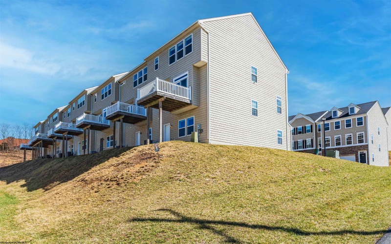 3901 Sun Way, Morgantown, West Virginia 26505, 4 Bedrooms Bedrooms, 7 Rooms Rooms,3 BathroomsBathrooms,Single Family Attached,For Sale,Sun,10158901