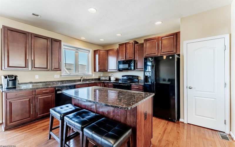 3901 Sun Way, Morgantown, West Virginia 26505, 4 Bedrooms Bedrooms, 7 Rooms Rooms,3 BathroomsBathrooms,Single Family Attached,For Sale,Sun,10158901