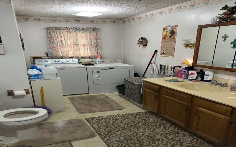 90 Johnson Avenue, Elkins, West Virginia 26241, ,Multi-unit/income,For Sale,Johnson,10158914