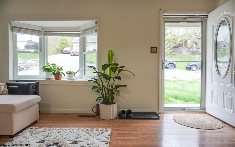 124 Hillview Drive, Morgantown, West Virginia 26508, 3 Bedrooms Bedrooms, 7 Rooms Rooms,1 BathroomBathrooms,Single Family Detached,For Sale,Hillview,10158954