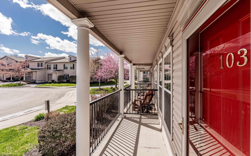 136 Barrington Court, Bridgeport, West Virginia 26330, 3 Bedrooms Bedrooms, 5 Rooms Rooms,2 BathroomsBathrooms,Single Family Attached,For Sale,Barrington,10158943