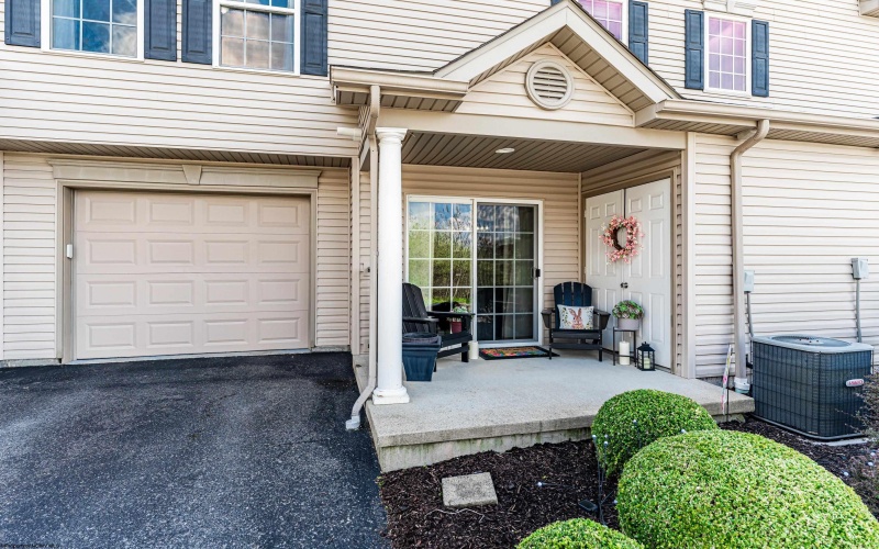 136 Barrington Court, Bridgeport, West Virginia 26330, 3 Bedrooms Bedrooms, 5 Rooms Rooms,2 BathroomsBathrooms,Single Family Attached,For Sale,Barrington,10158943