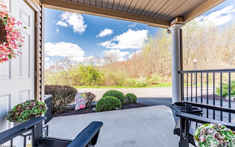 136 Barrington Court, Bridgeport, West Virginia 26330, 3 Bedrooms Bedrooms, 5 Rooms Rooms,2 BathroomsBathrooms,Single Family Attached,For Sale,Barrington,10158943