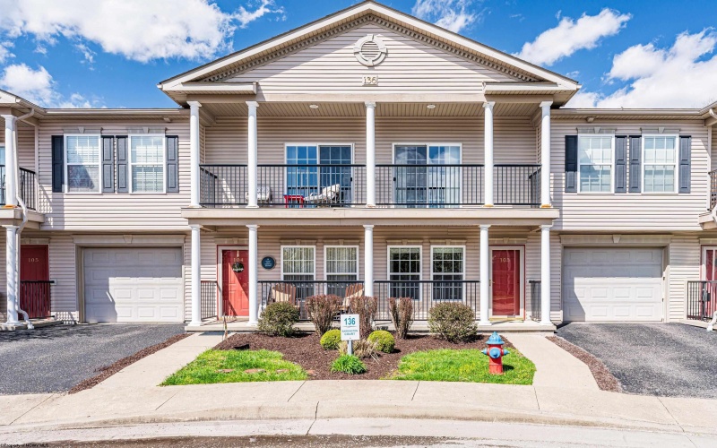 136 Barrington Court, Bridgeport, West Virginia 26330, 3 Bedrooms Bedrooms, 5 Rooms Rooms,2 BathroomsBathrooms,Single Family Attached,For Sale,Barrington,10158943