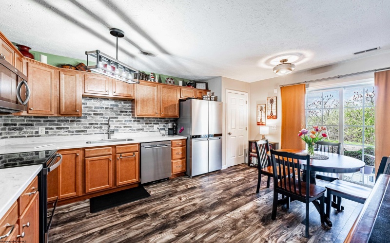 136 Barrington Court, Bridgeport, West Virginia 26330, 3 Bedrooms Bedrooms, 5 Rooms Rooms,2 BathroomsBathrooms,Single Family Attached,For Sale,Barrington,10158943