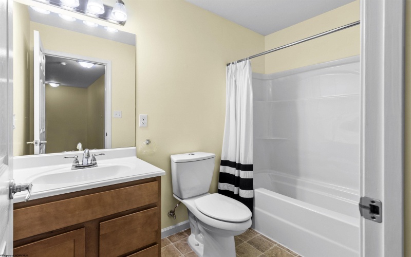 617 Richwood Avenue, Morgantown, West Virginia 26505, 4 Bedrooms Bedrooms, 7 Rooms Rooms,3 BathroomsBathrooms,Single Family Detached,For Sale,Richwood,10158937