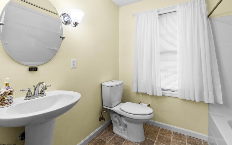 617 Richwood Avenue, Morgantown, West Virginia 26505, 4 Bedrooms Bedrooms, 7 Rooms Rooms,3 BathroomsBathrooms,Single Family Detached,For Sale,Richwood,10158937