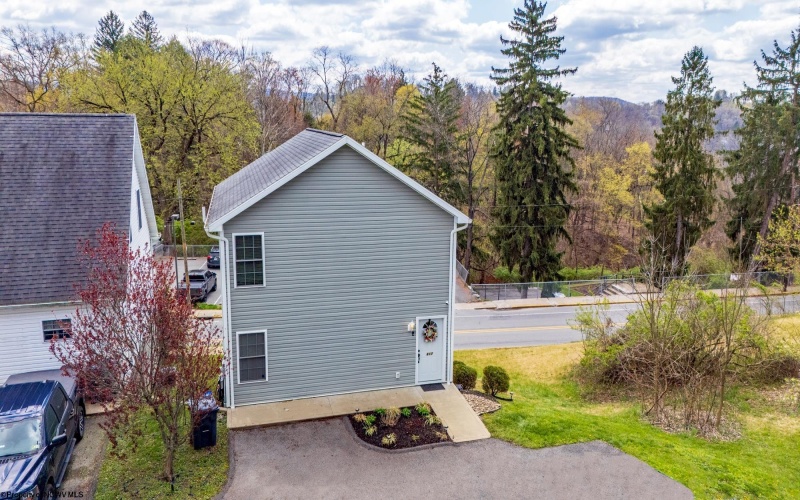 617 Richwood Avenue, Morgantown, West Virginia 26505, 4 Bedrooms Bedrooms, 7 Rooms Rooms,3 BathroomsBathrooms,Single Family Detached,For Sale,Richwood,10158937