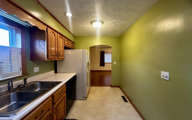 1445 River Avenue, Weston, West Virginia 26452, 3 Bedrooms Bedrooms, 6 Rooms Rooms,2 BathroomsBathrooms,Single Family Detached,For Sale,River,10158841