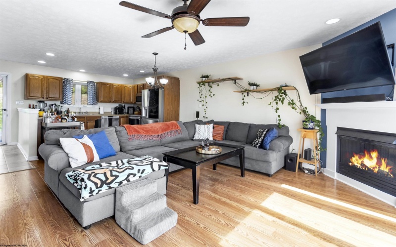 502 Pierpont Heights Drive, Morgantown, West Virginia 26508, 2 Bedrooms Bedrooms, 4 Rooms Rooms,2 BathroomsBathrooms,Single Family Attached,For Sale,Pierpont Heights,10158978