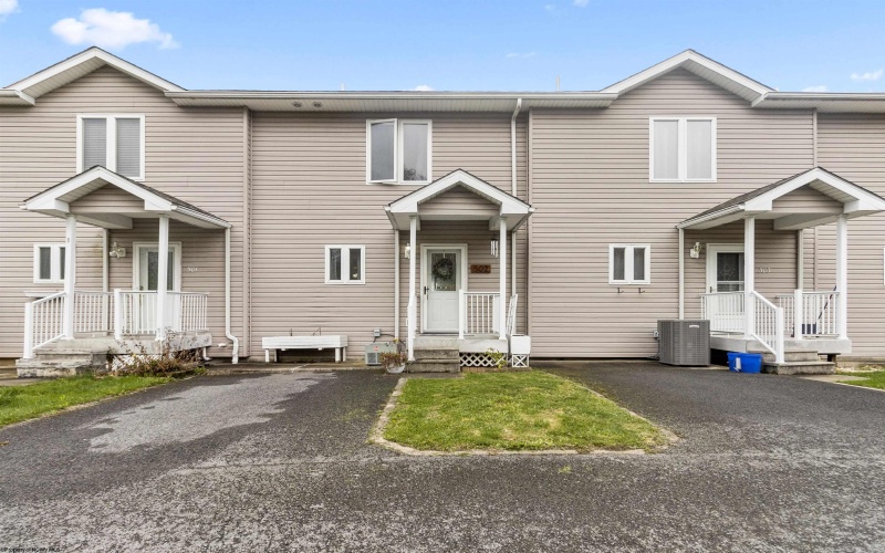 502 Pierpont Heights Drive, Morgantown, West Virginia 26508, 2 Bedrooms Bedrooms, 4 Rooms Rooms,2 BathroomsBathrooms,Single Family Attached,For Sale,Pierpont Heights,10158978