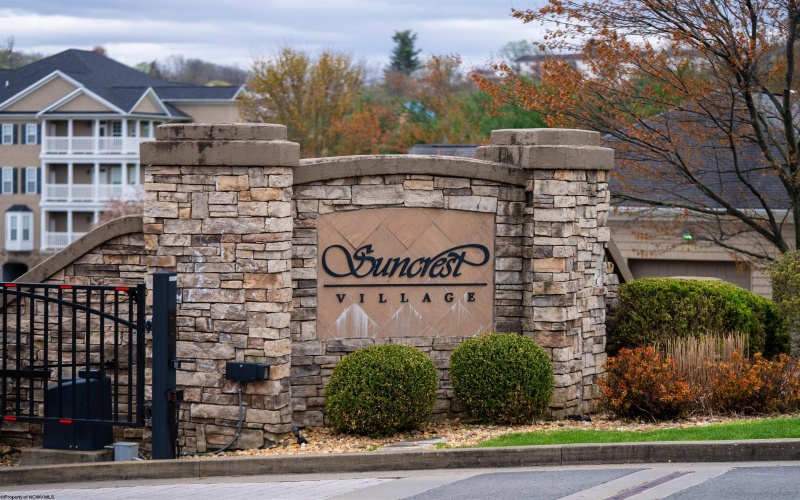 2318 Suncrest Village, Morgantown, West Virginia 26505, 2 Bedrooms Bedrooms, 4 Rooms Rooms,2 BathroomsBathrooms,Single Family Attached,For Sale,Suncrest,10158979