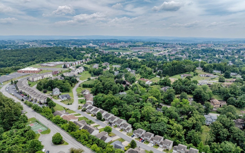 306 Villa View Drive, Morgantown, West Virginia 26505, 4 Bedrooms Bedrooms, 7 Rooms Rooms,4 BathroomsBathrooms,Single Family Attached,For Sale,Villa View,10158993