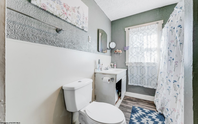 395 Kensington Avenue, Star City, West Virginia 26505, ,Multi-unit/income,For Sale,Kensington,10158995