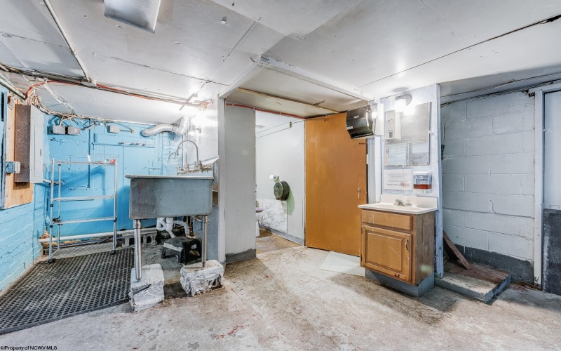 395 Kensington Avenue, Star City, West Virginia 26505, ,Multi-unit/income,For Sale,Kensington,10158995